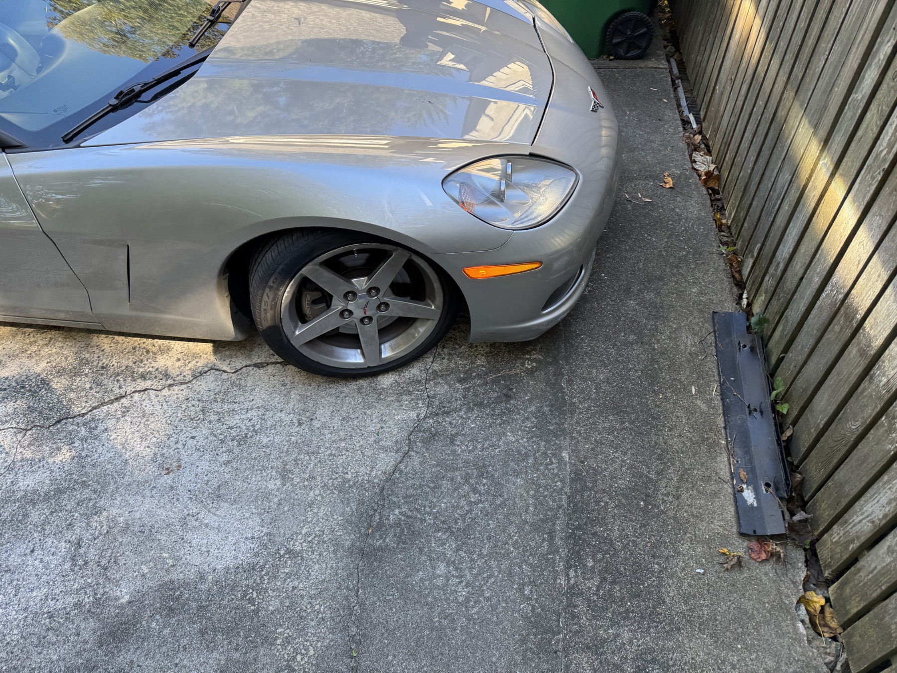 Front-quarter view of the silver 2005 Chevrolet Corvette evaluated for A/C and exterior door-release faults.